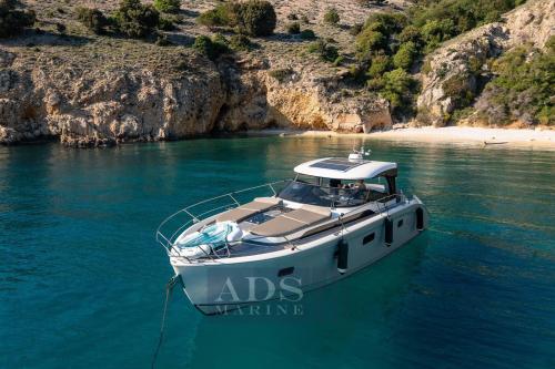 Bavaria yachts deep blue 46