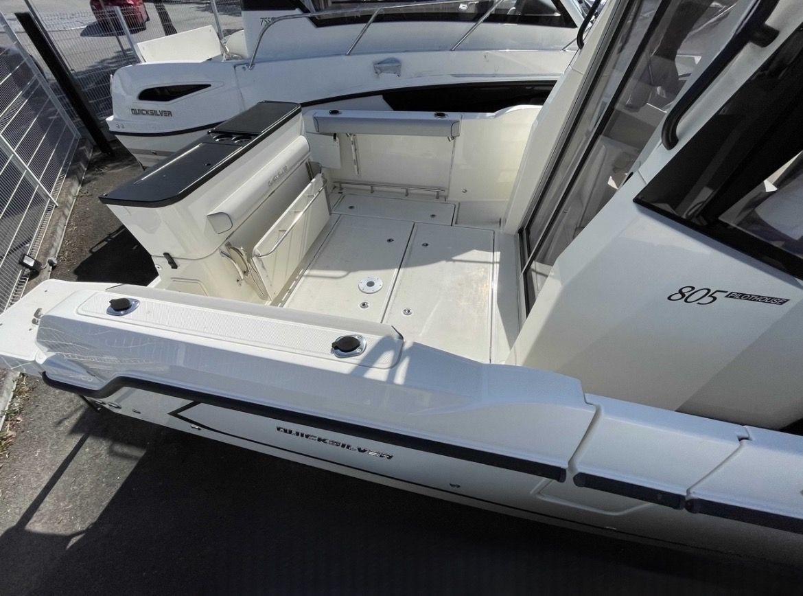 quicksilver Pilothouse 805