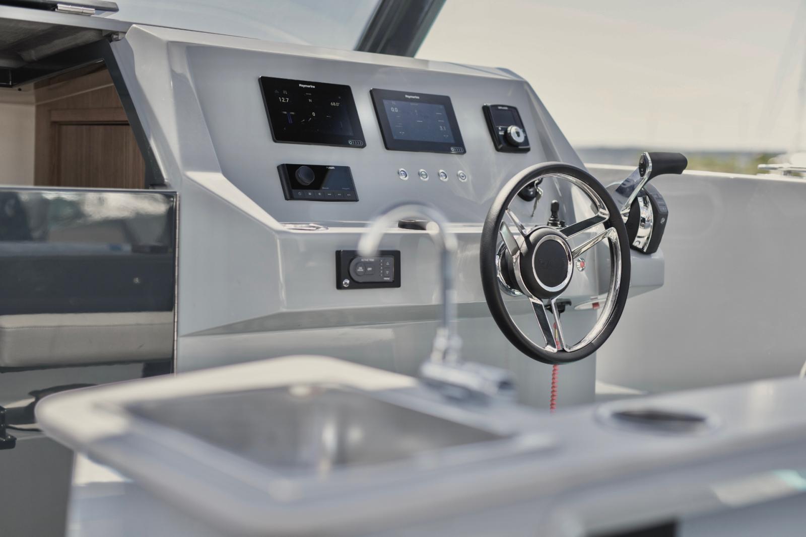 rand boats Escape 30