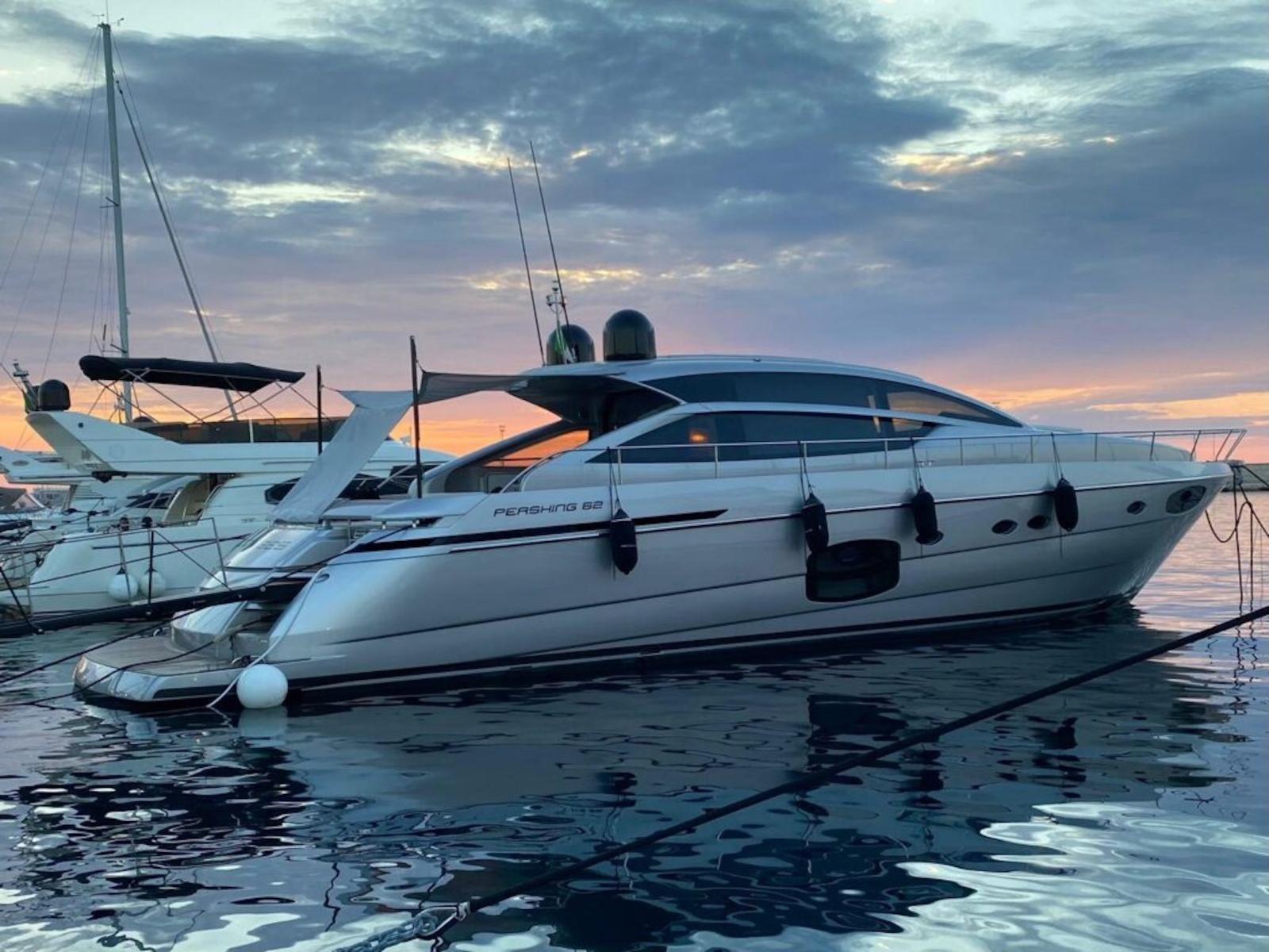 pershing 62