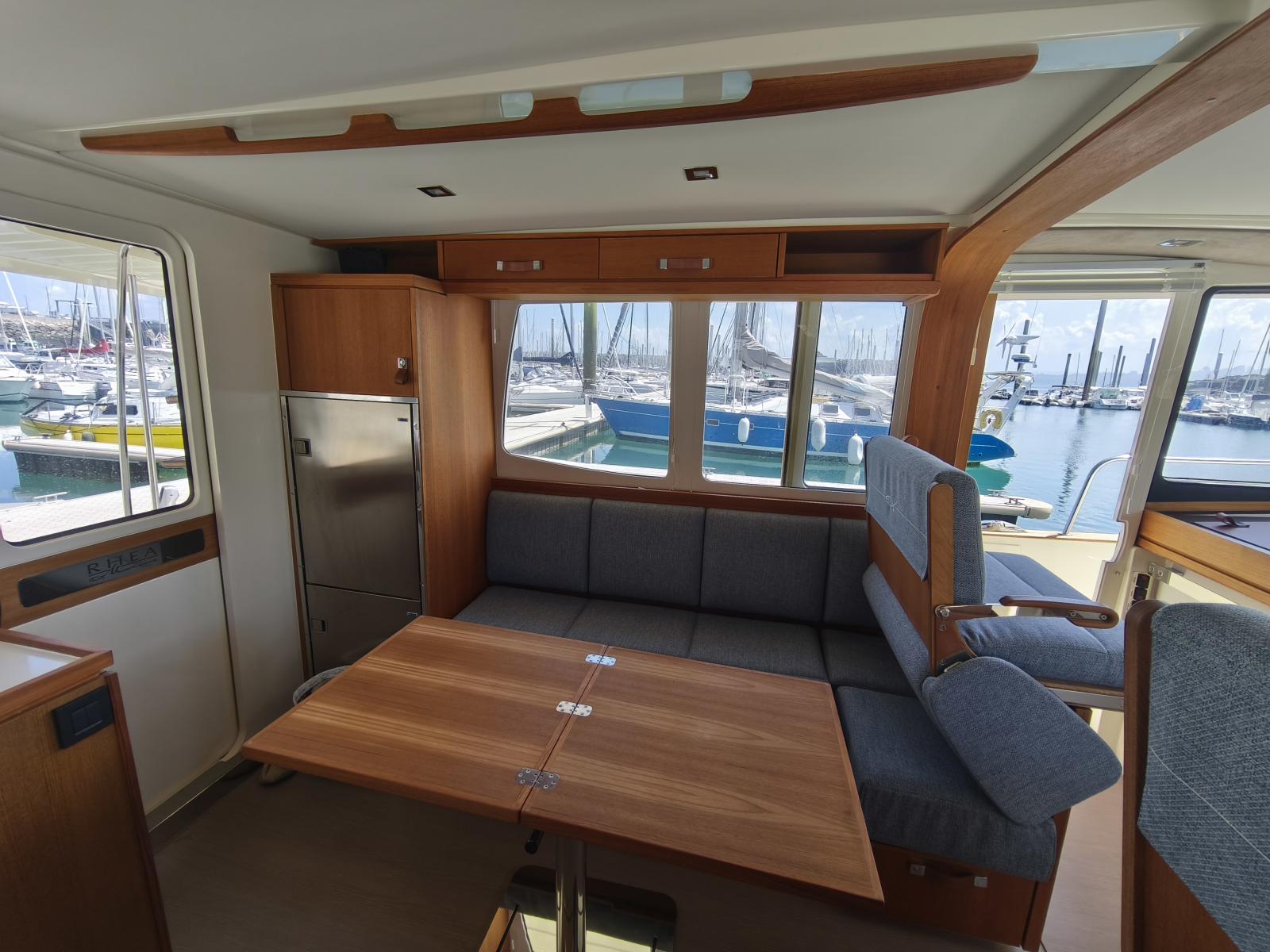 rhea marine Trawler 34 fly