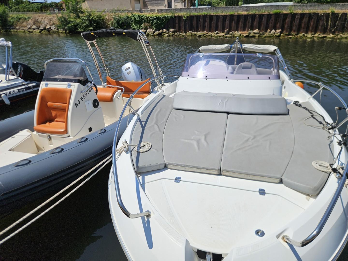 beneteau Flyer 750 sun deck