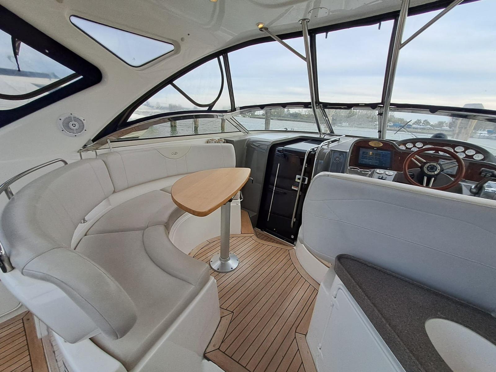 regal marine Commodore 3760