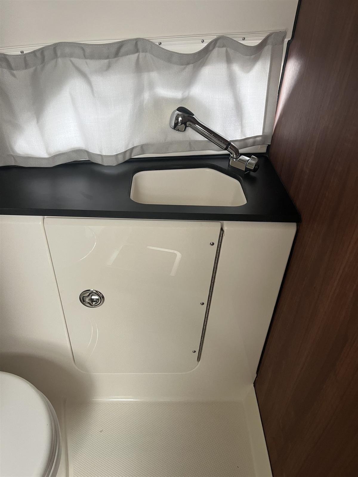 quicksilver Active 875 sundeck