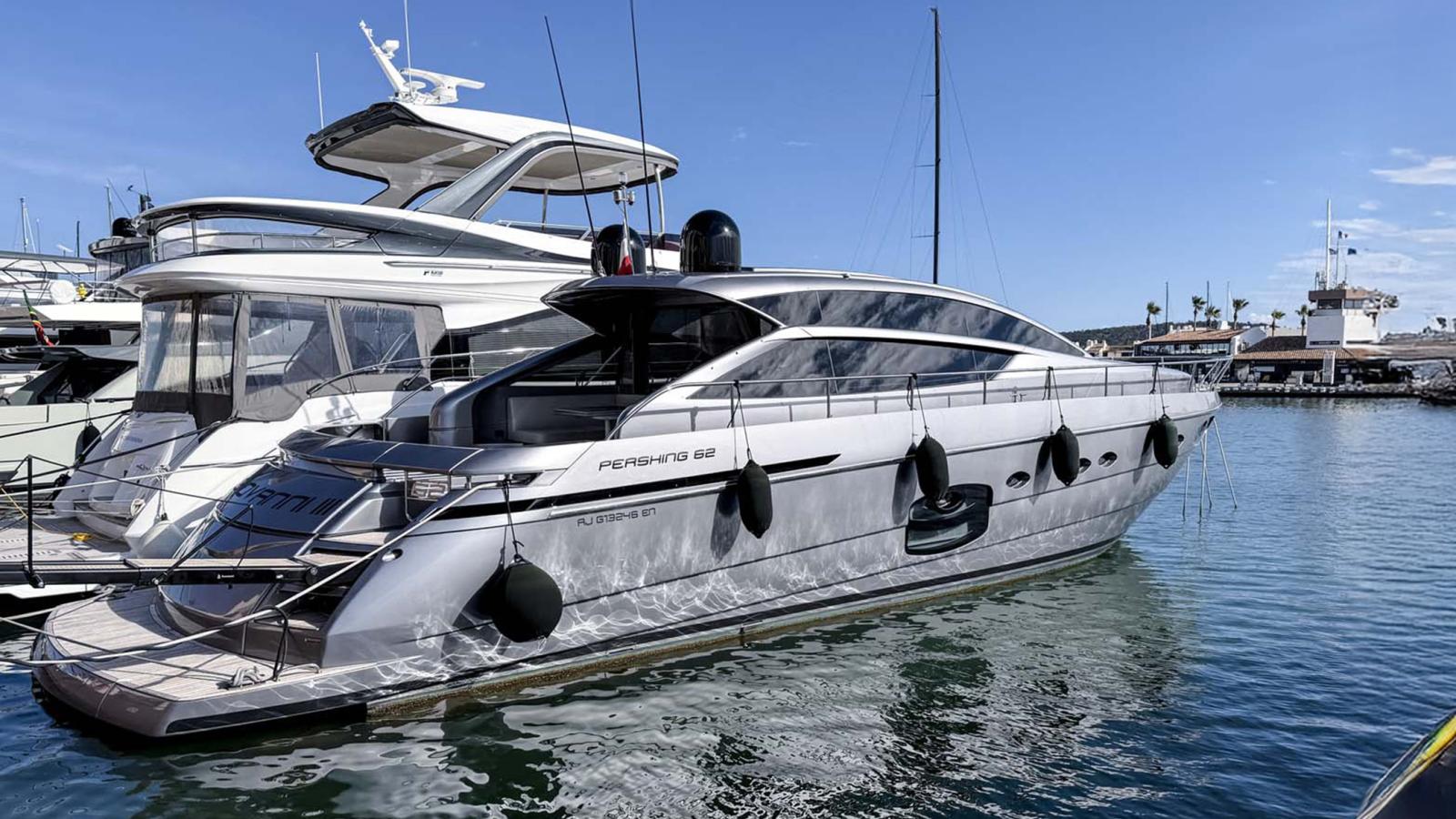 pershing 62
