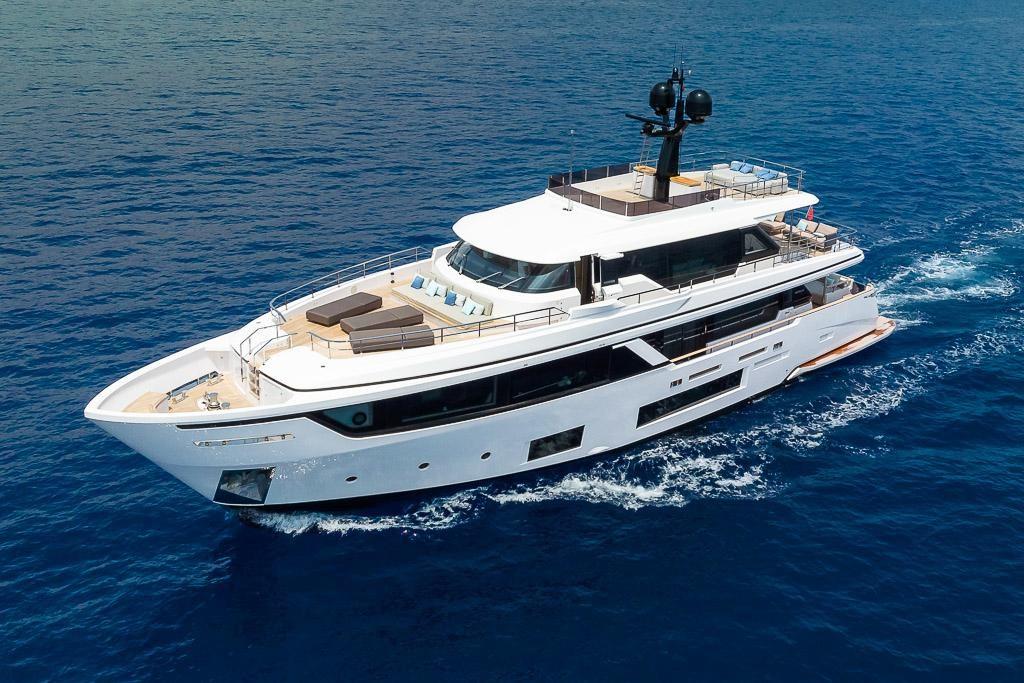 custom line Navetta 30