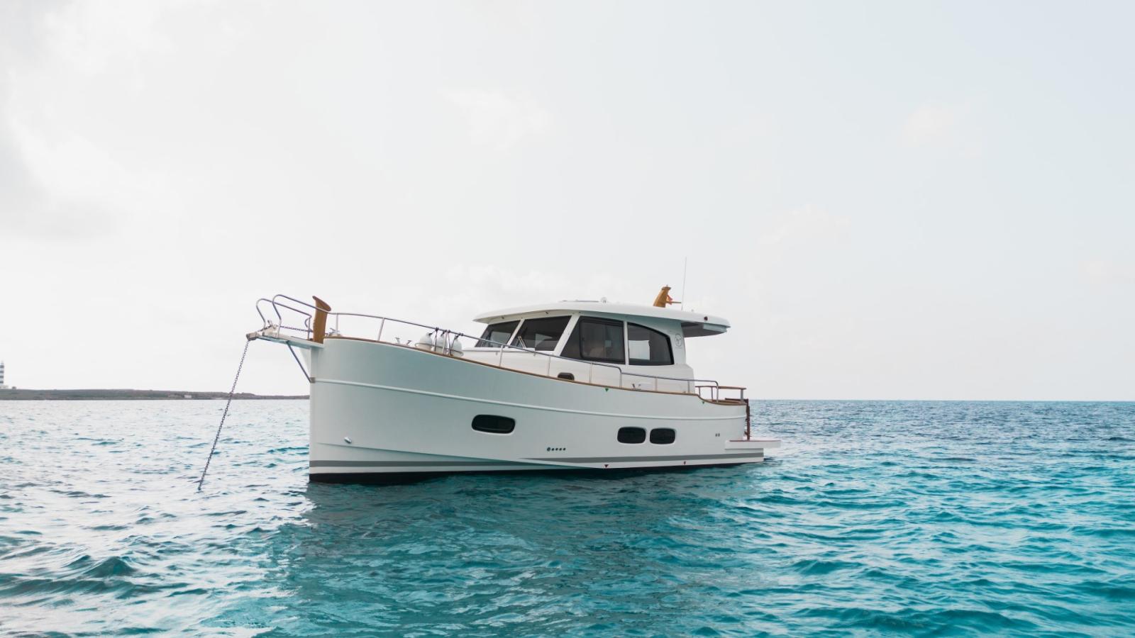 sasga yachts Menorquin 35 hard top