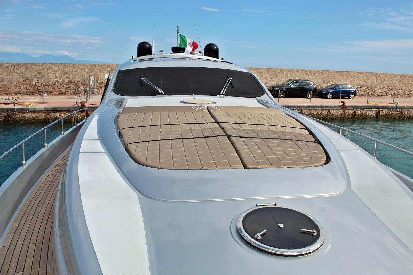 pershing 76