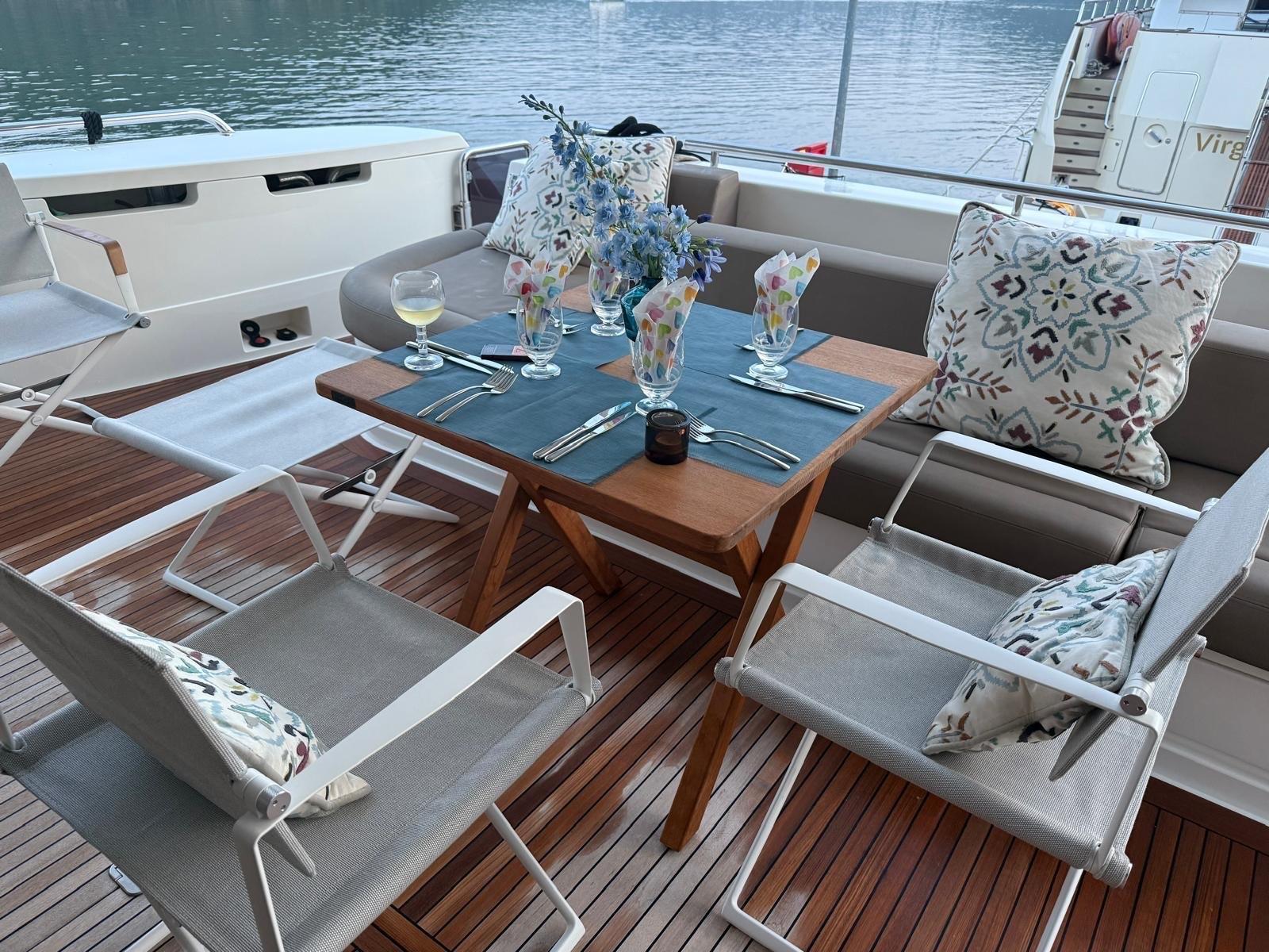ferretti yachts 800