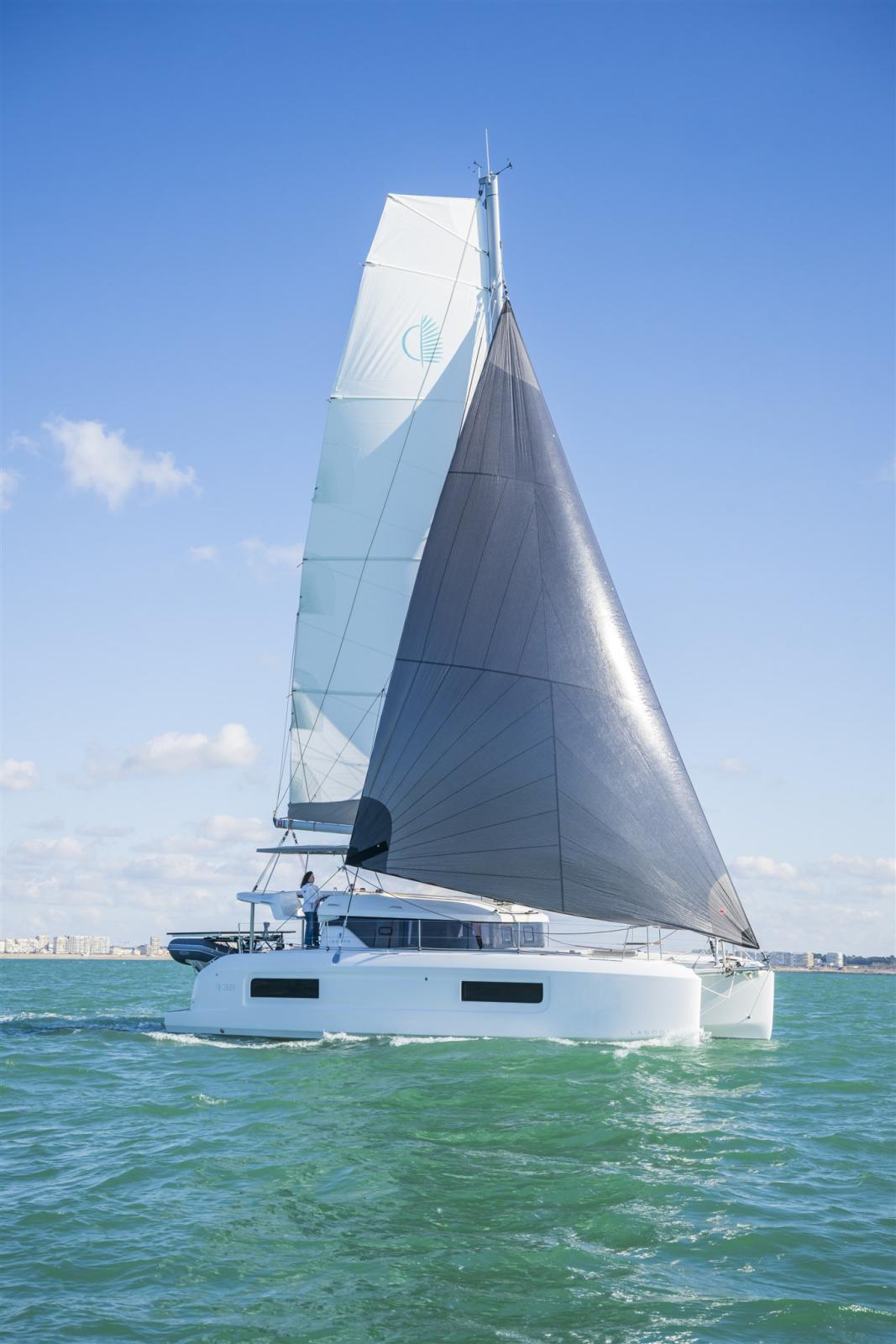 lagoon 38