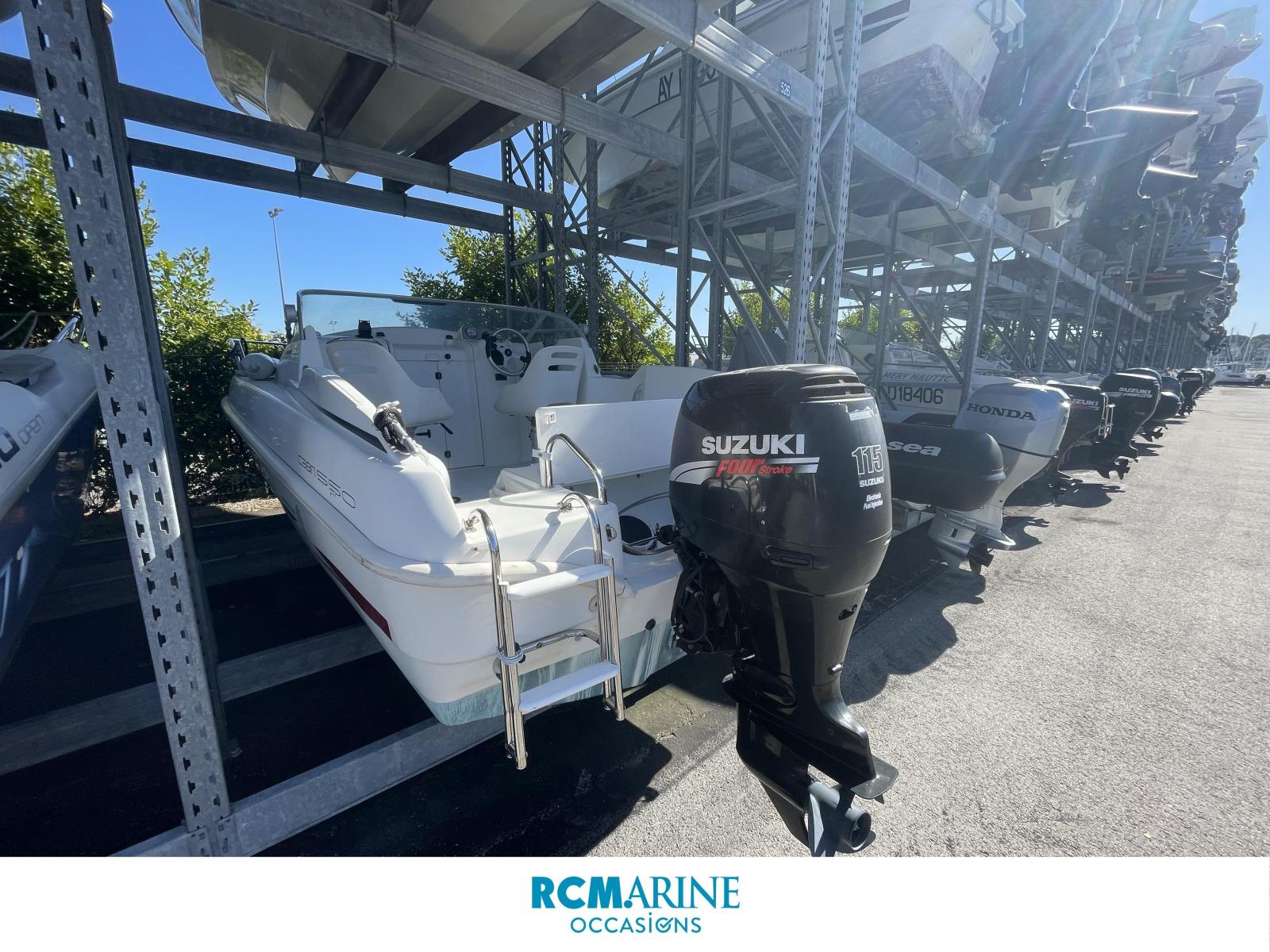 beneteau Flyer 550 cabin