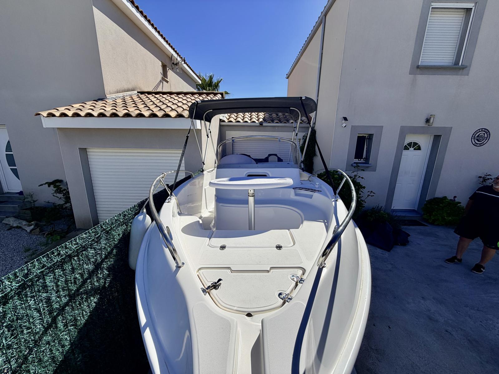 b2 marine Cap Ferret 572 Open