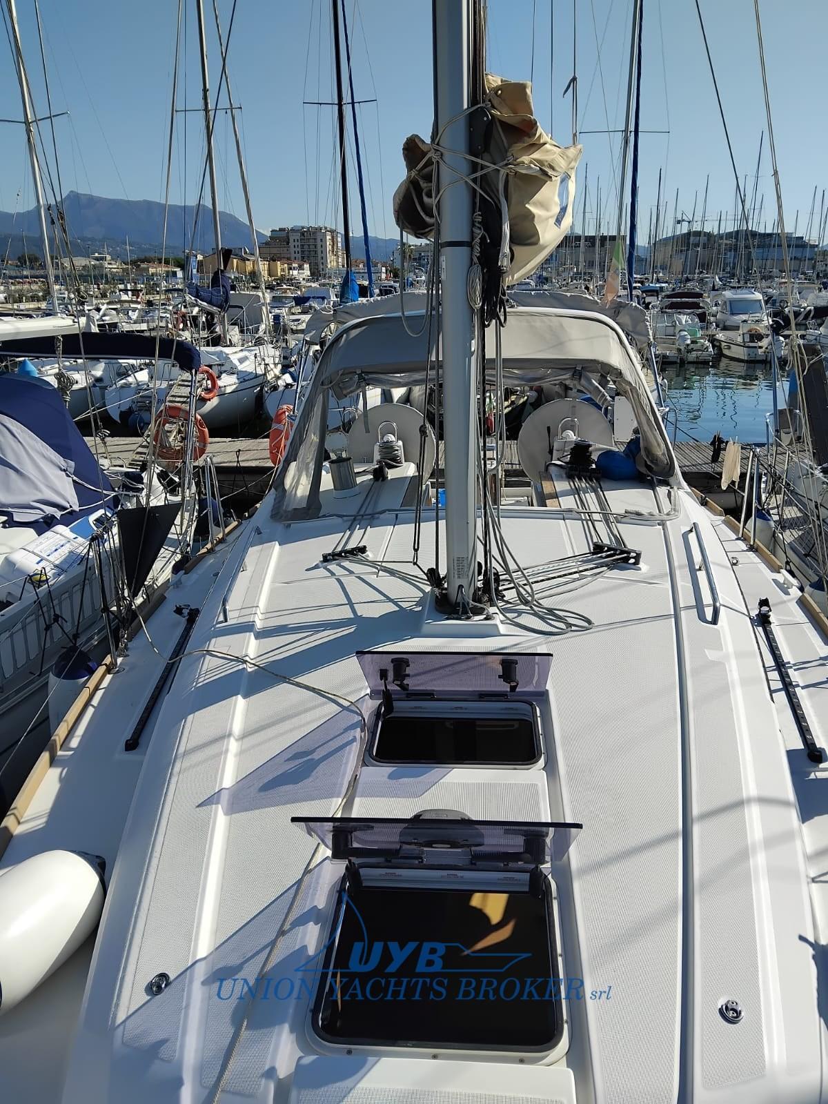 beneteau Oceanis 35 sail away