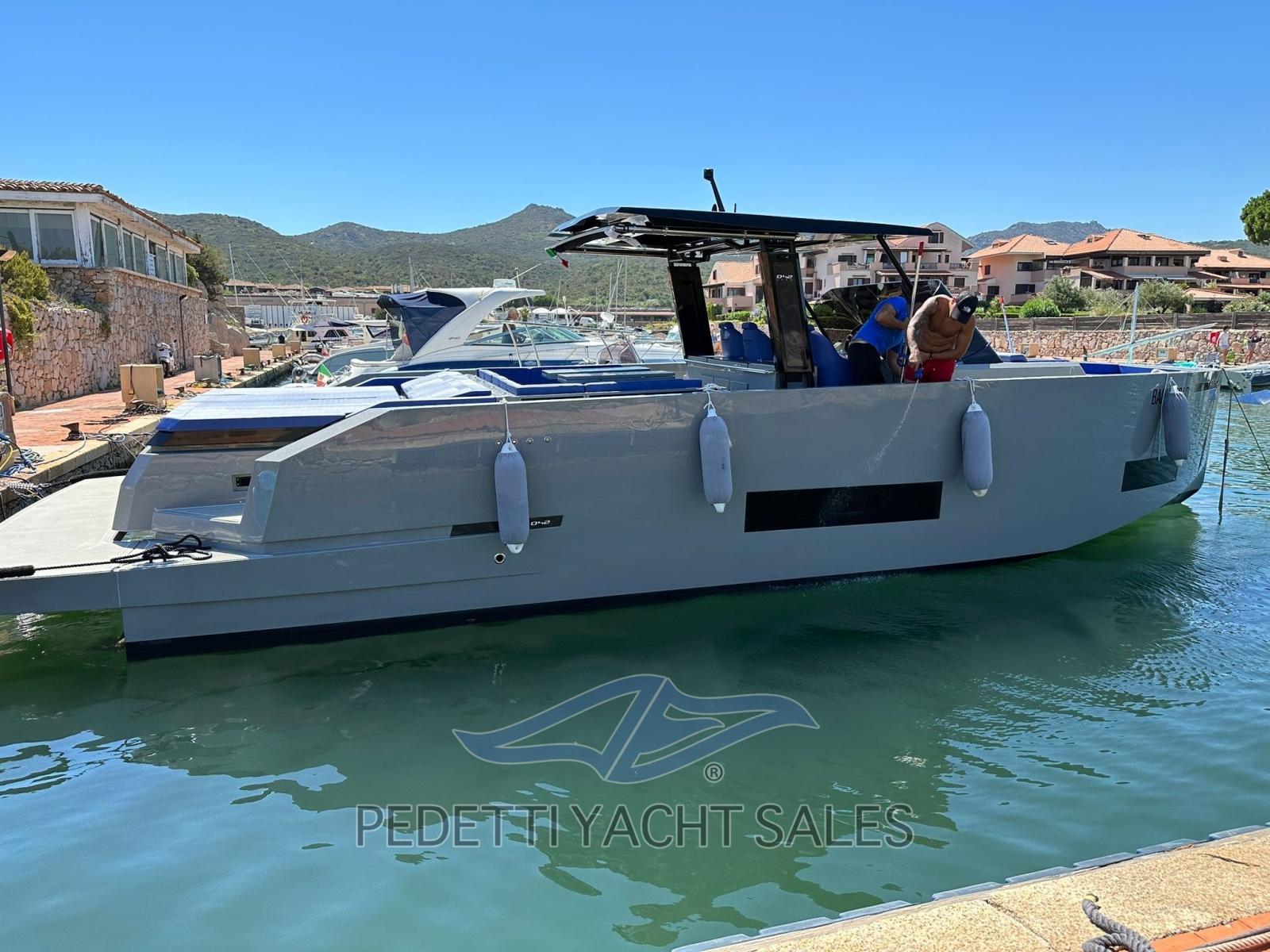 de antonio yachts D42 open