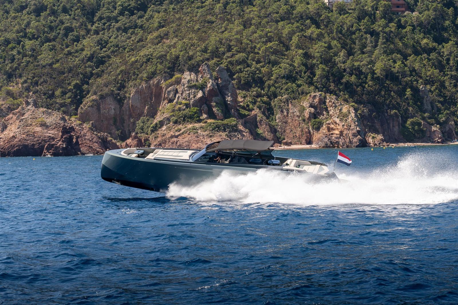 vanquish yachts Vq 54