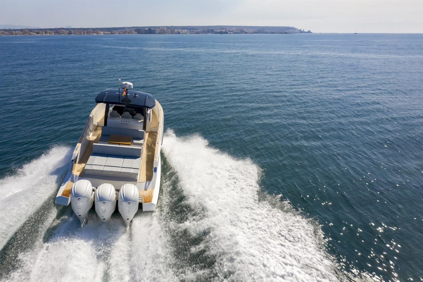 astondoa 377 coupé fuoribordo