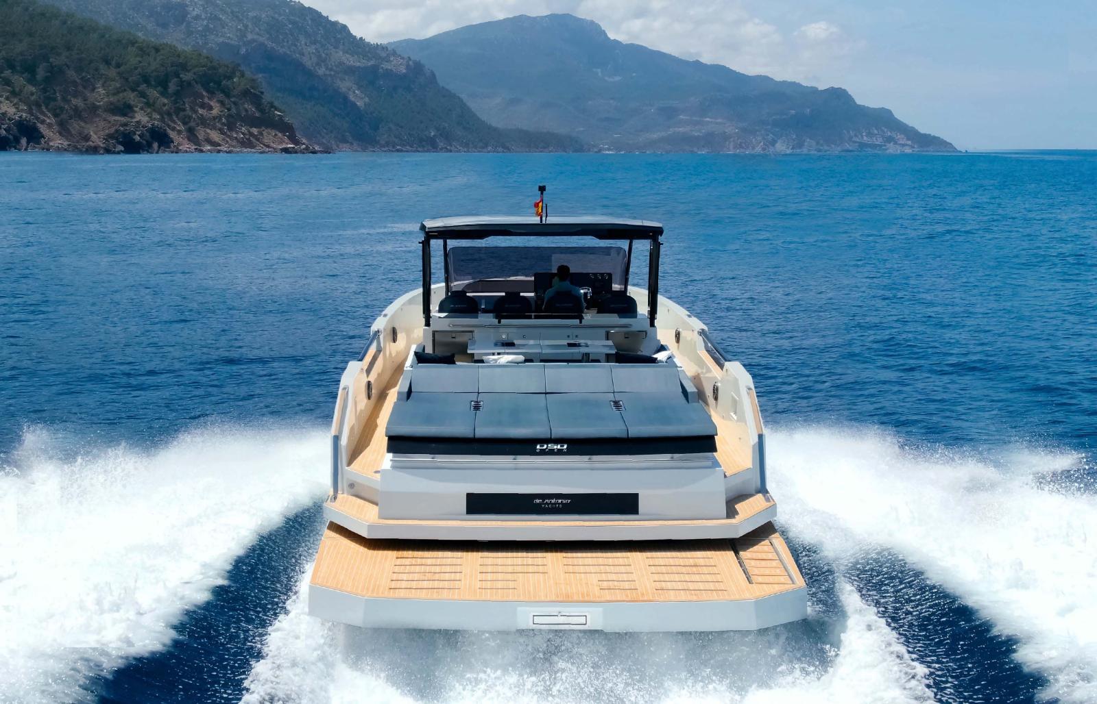 de antonio yachts D50