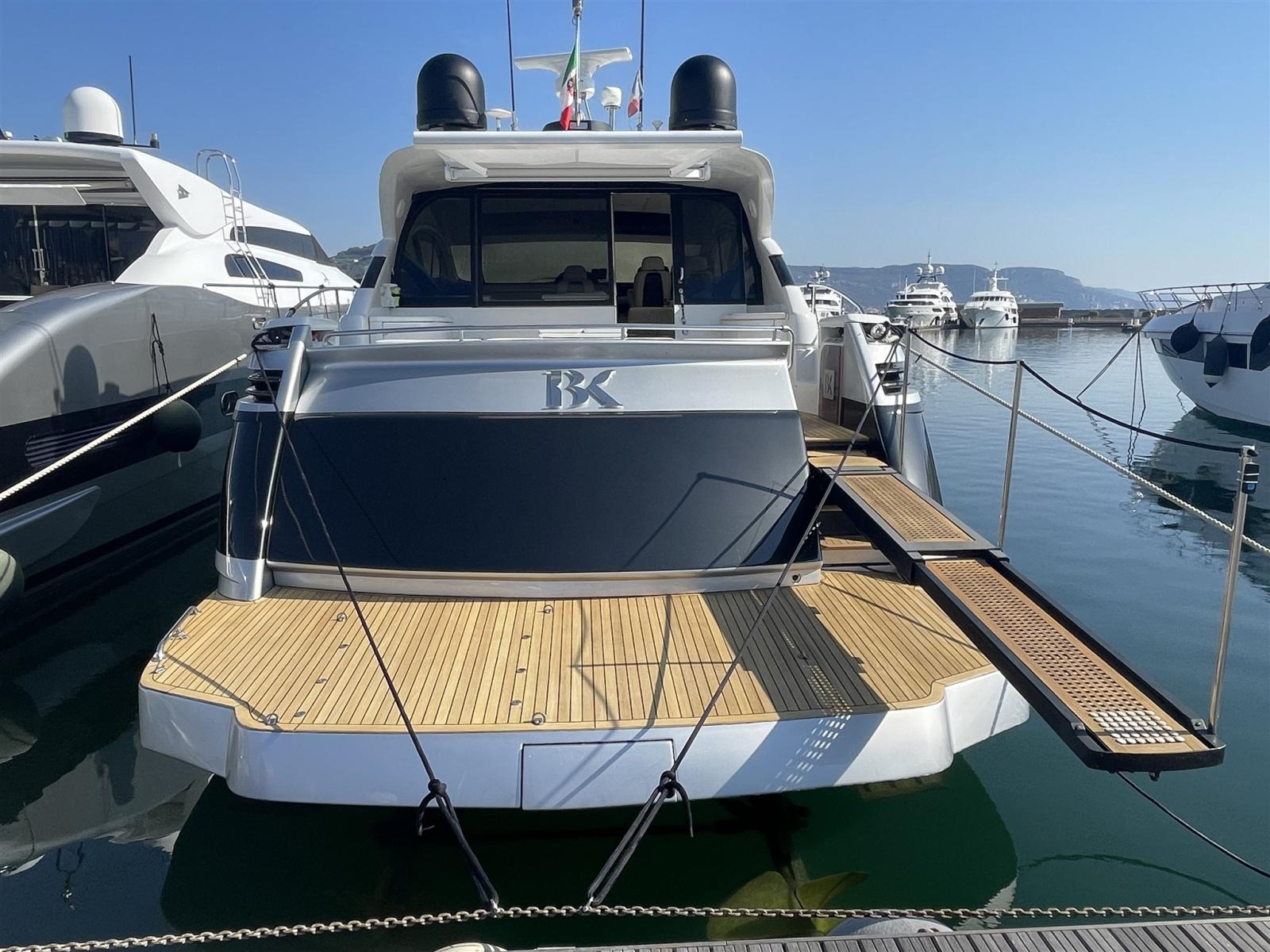 pershing 62