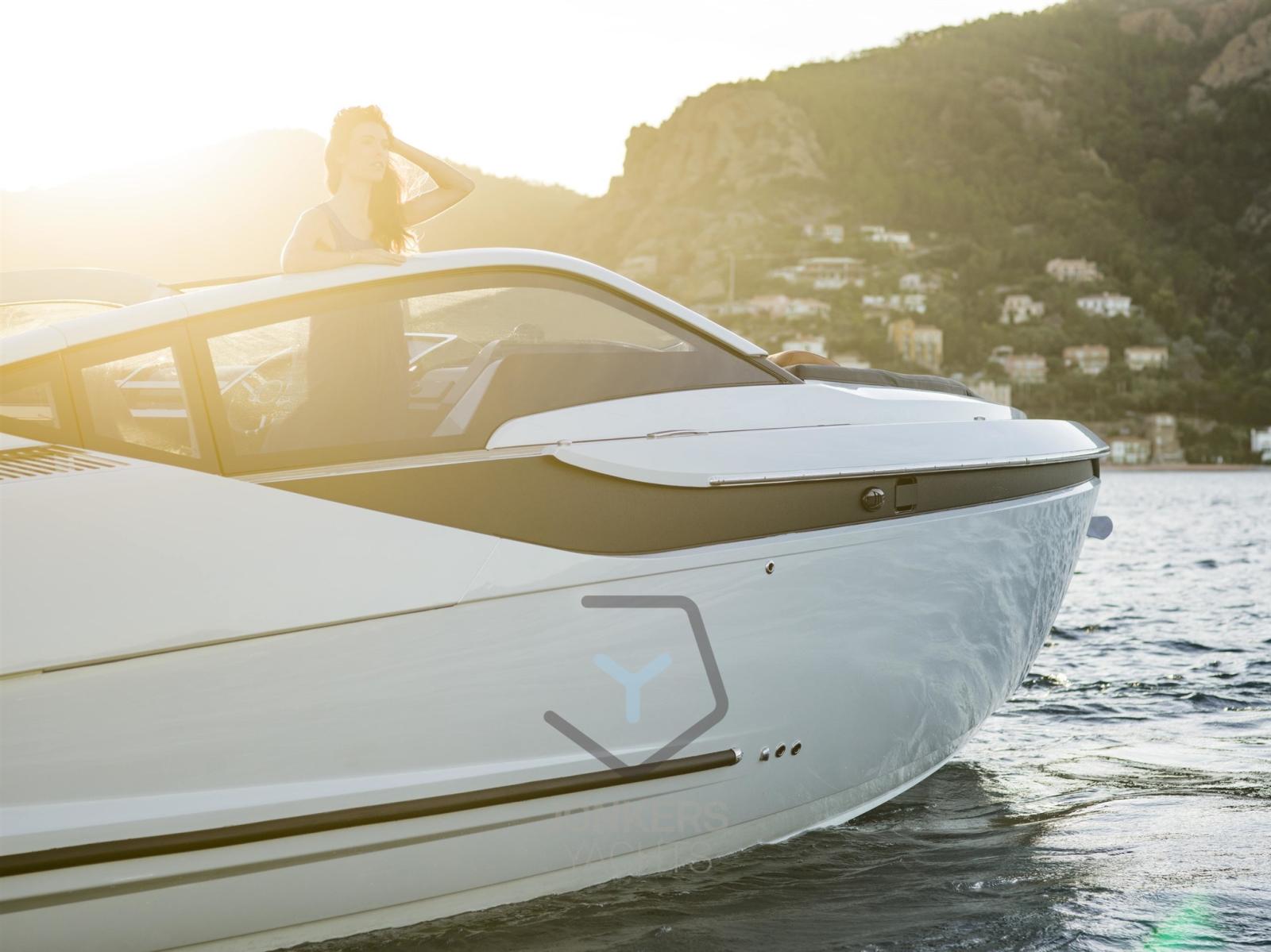 fairline F-line 33 outboard