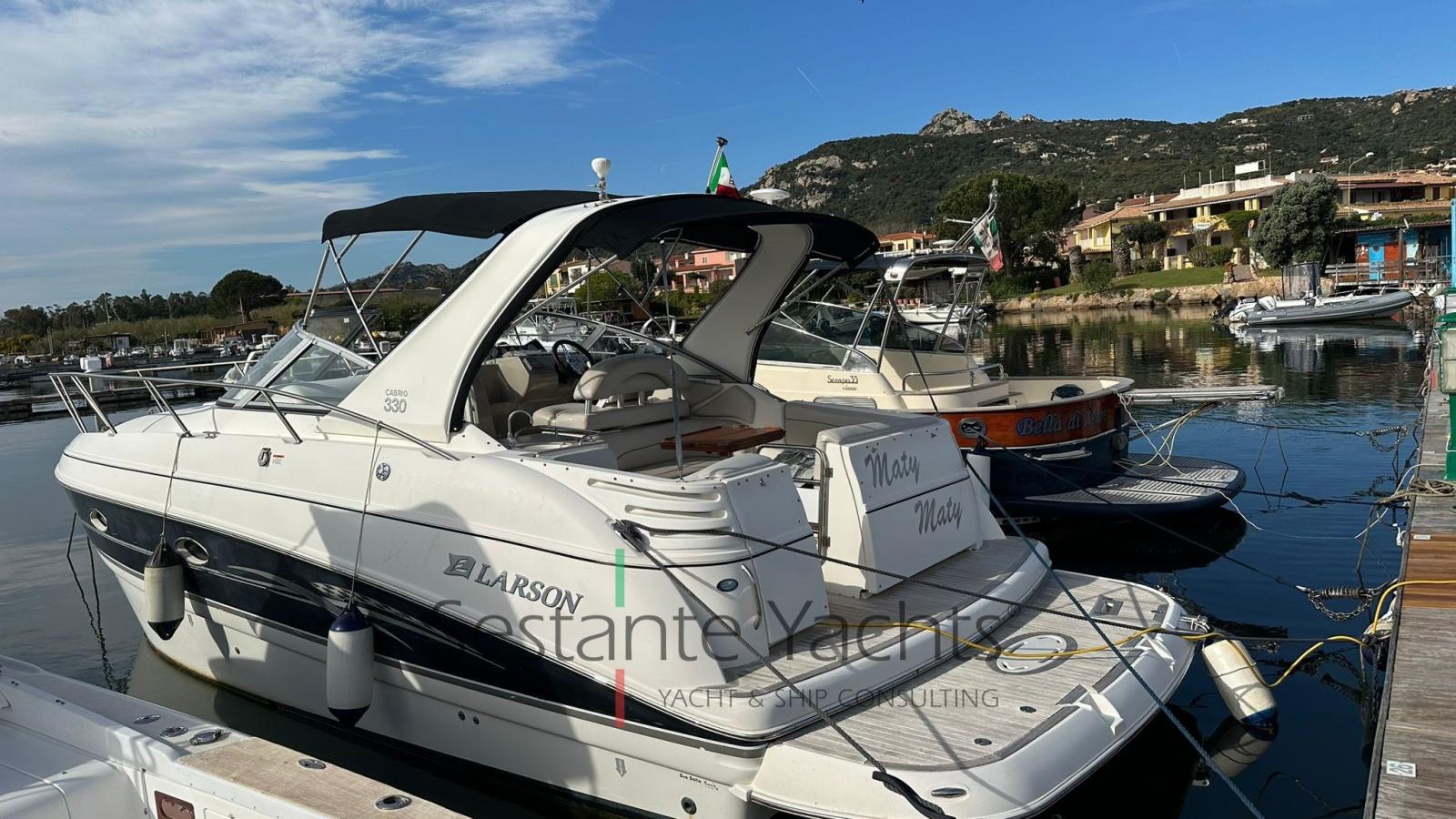 larson boats Cabrio 330