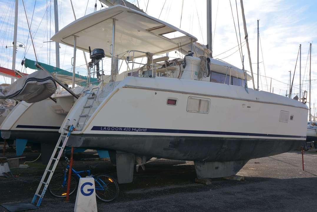 lagoon 420 hybrid