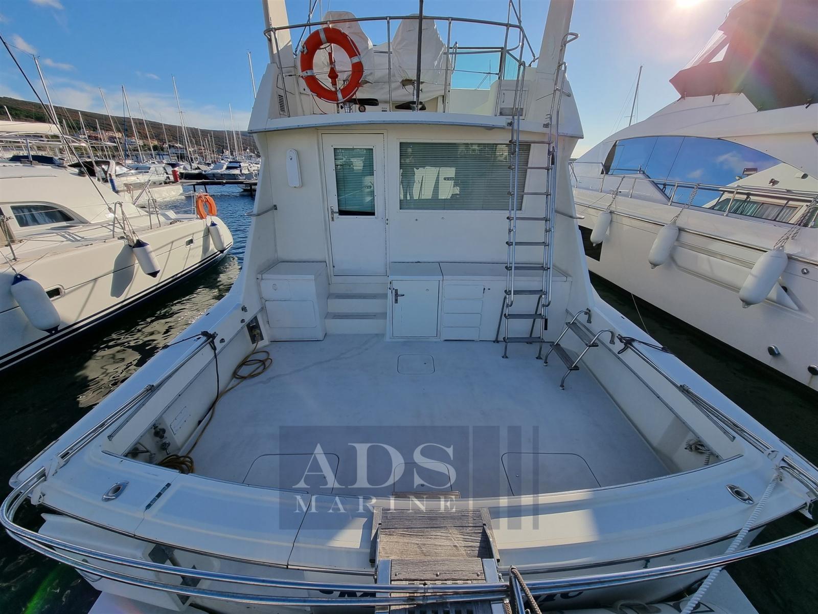 hatteras 52