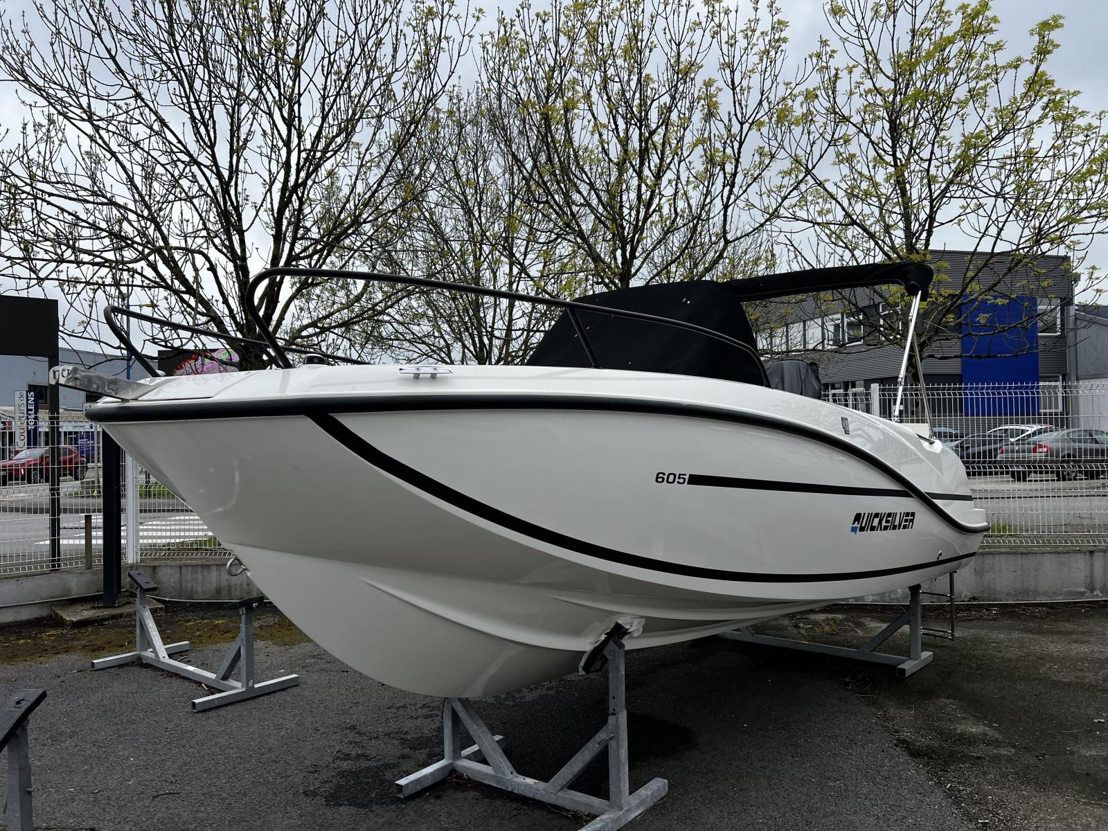 quicksilver Activ 605 open