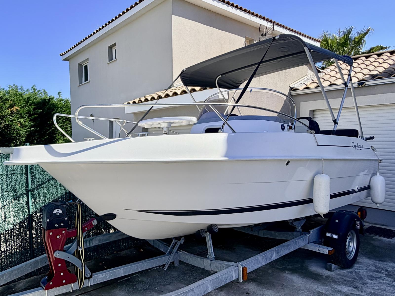 b2 marine Cap Ferret 572 Open