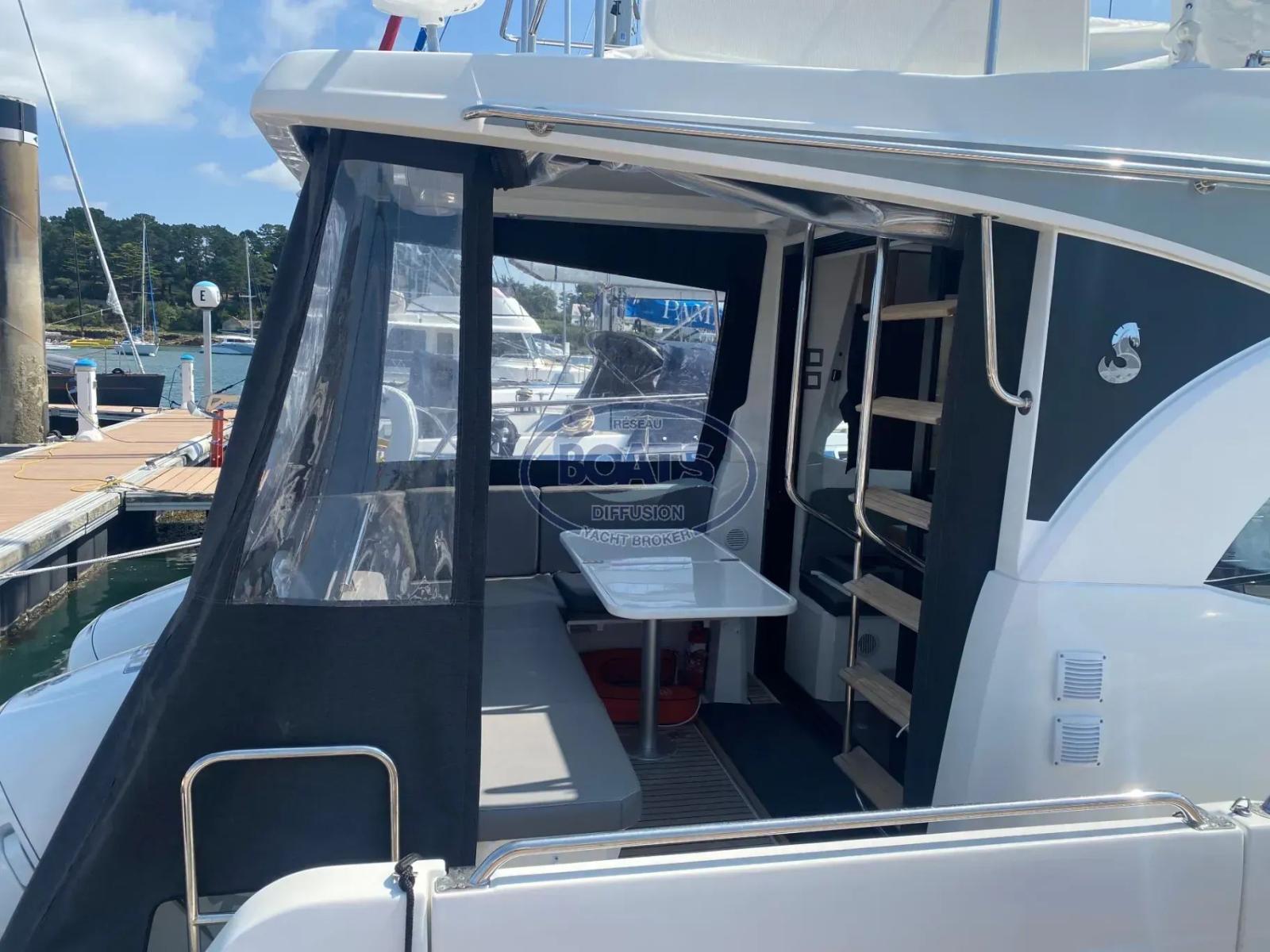 beneteau Antares 11 flybridge