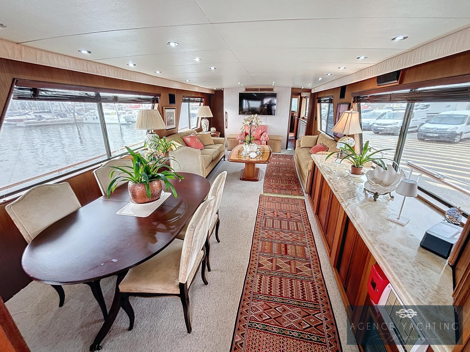 hatteras 85