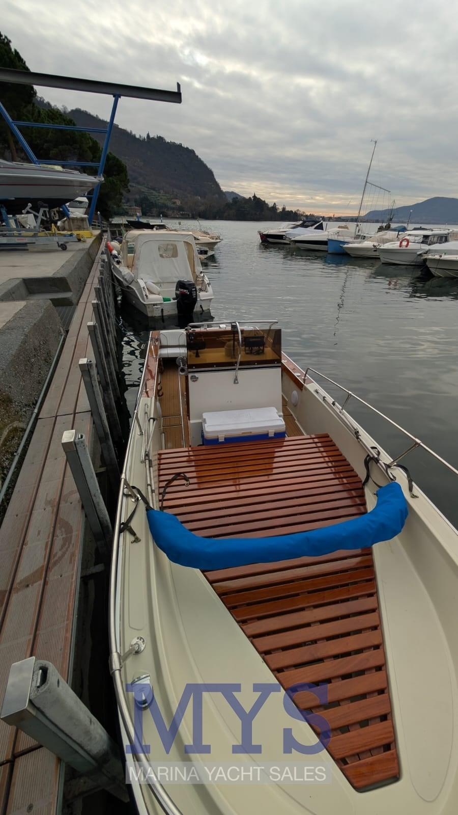 boston whaler 22 outrage