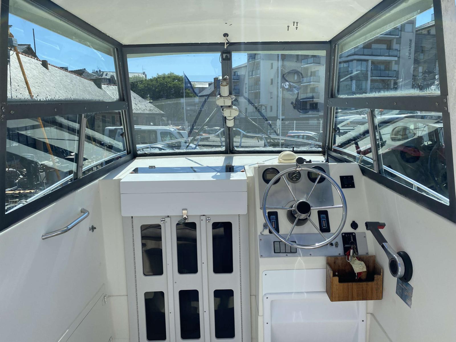 white shark 226 timonier