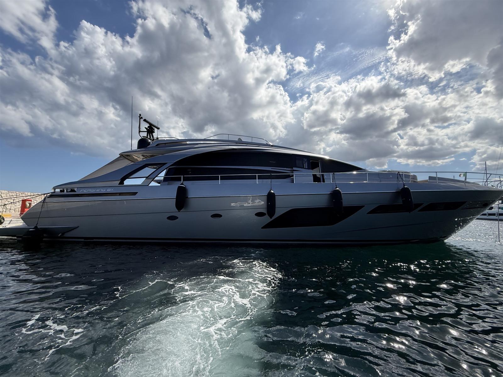 pershing 8x