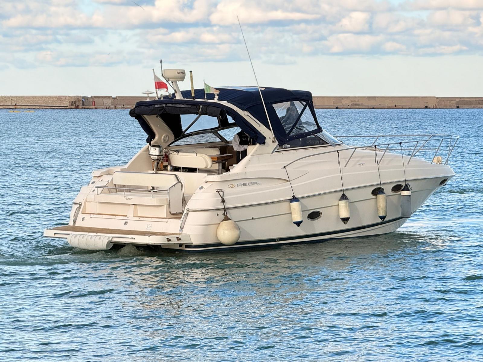 regal marine Commodore 3560