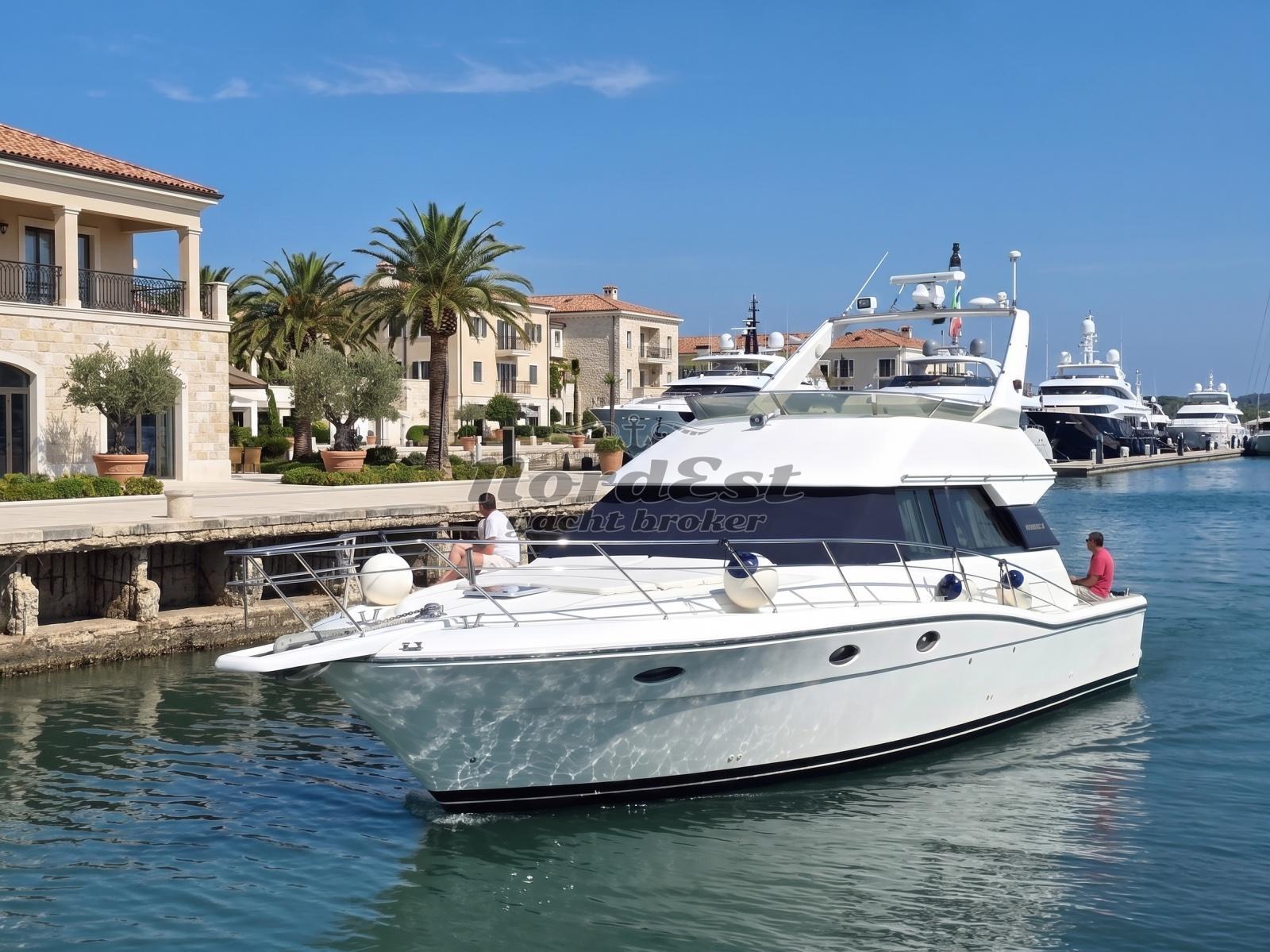uniesse 44 fly