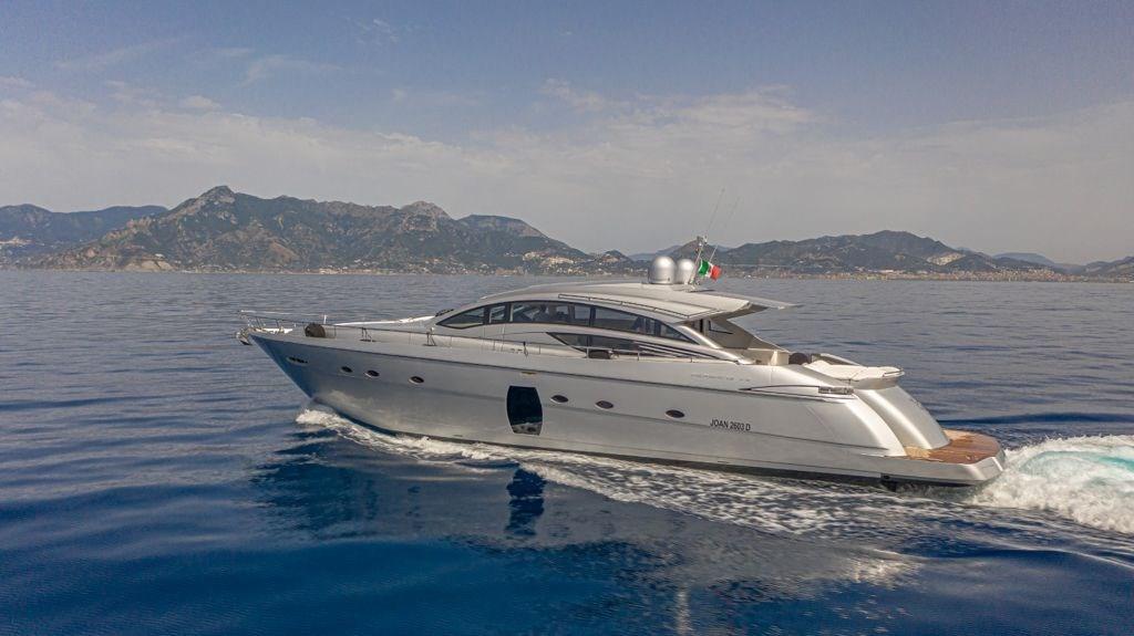 pershing 72
