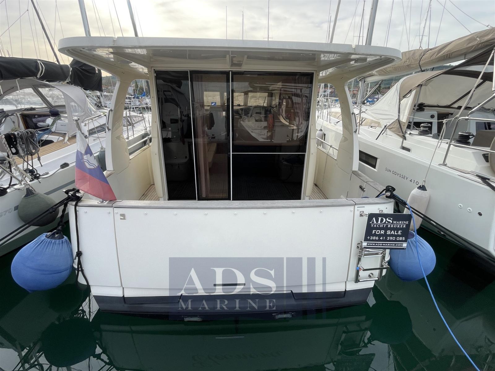 greenline 33 - volvo penta d3-220