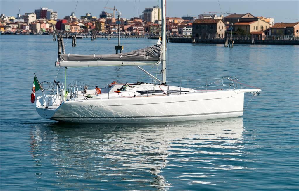 italia yachts Italia 9.98