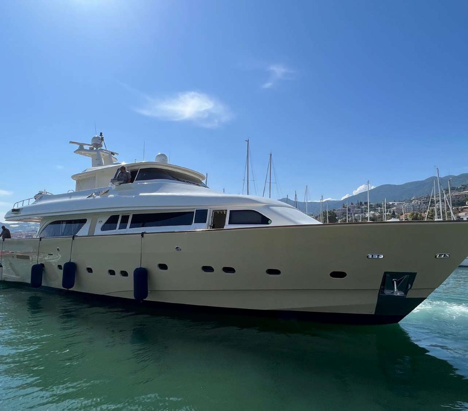 custom line Navetta 27