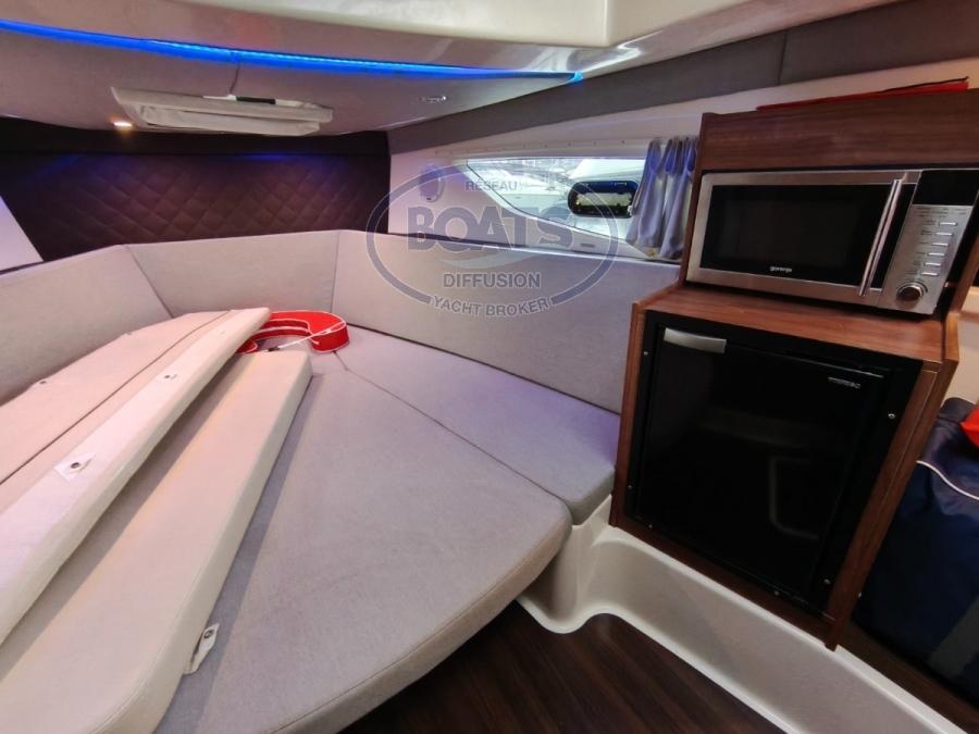 quicksilver Activ 875 sundeck