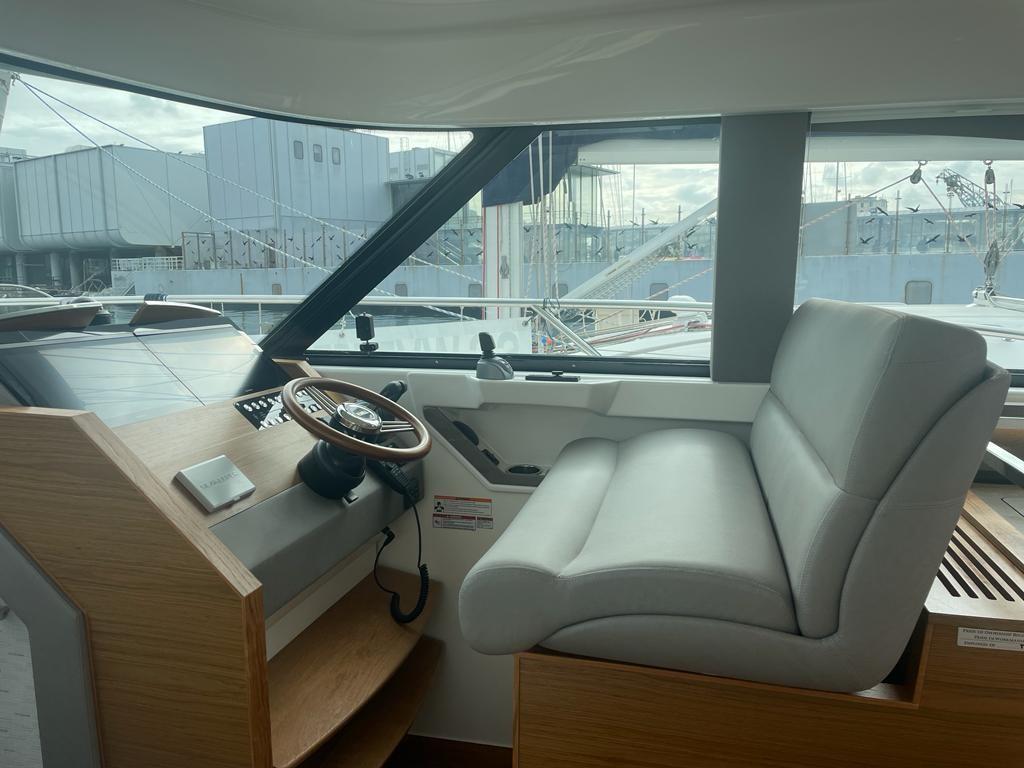 tiara yachts 44 coupe