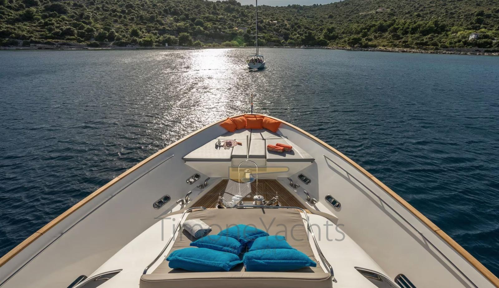 custom line Navetta 33