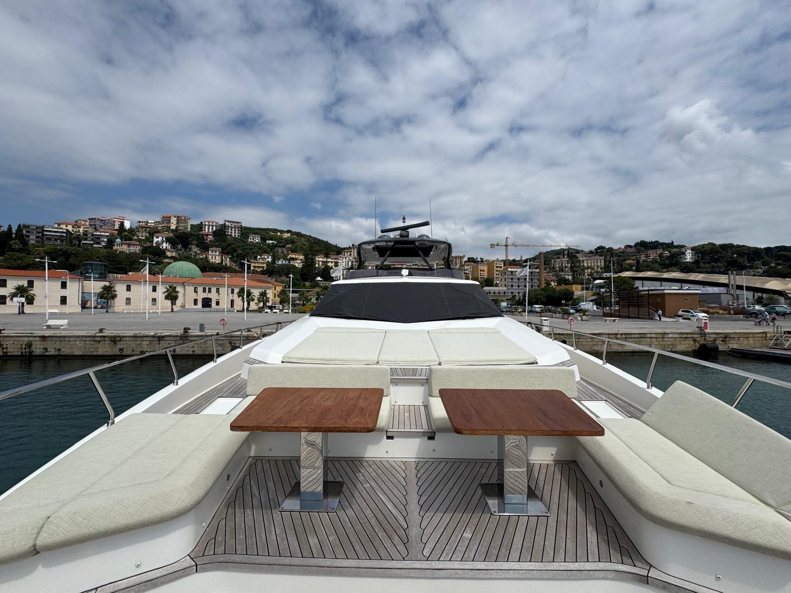 ferretti yachts 920
