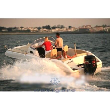 beneteau Flyer 750 sun deck