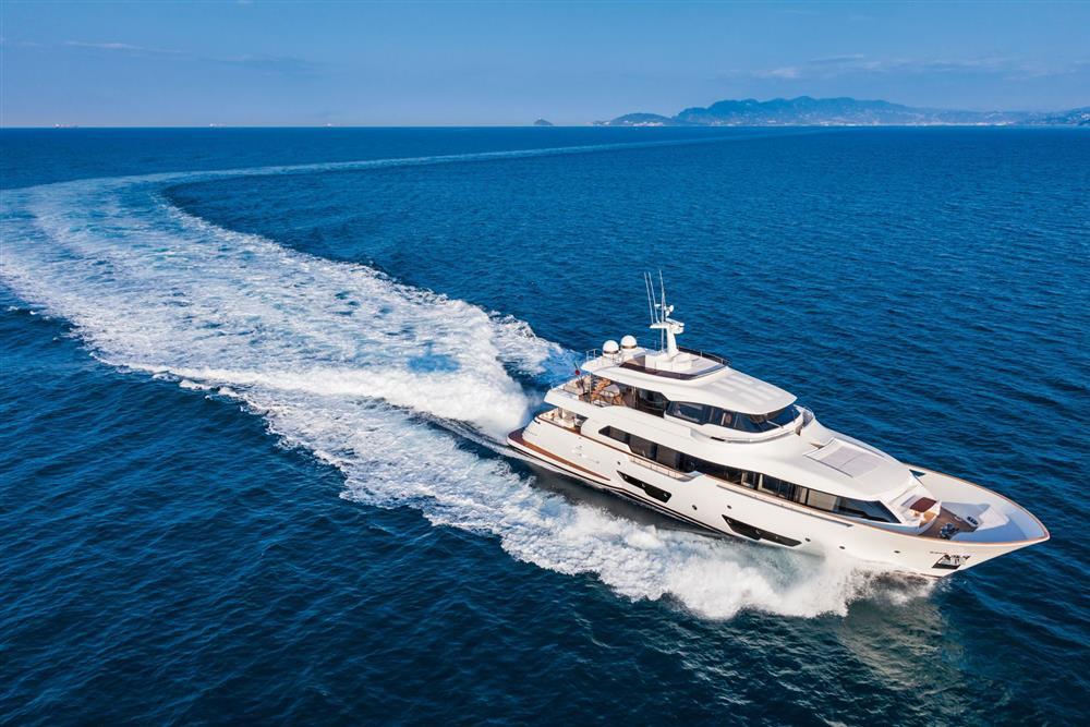 custom line Navetta 28