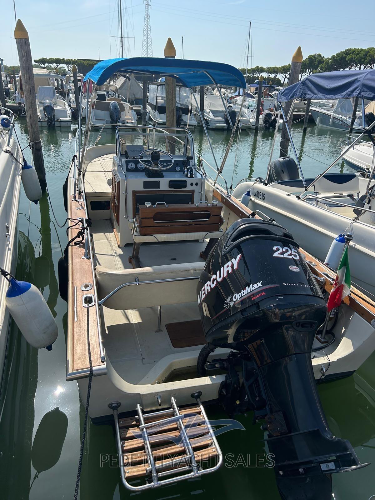 boston whaler 22 outrage