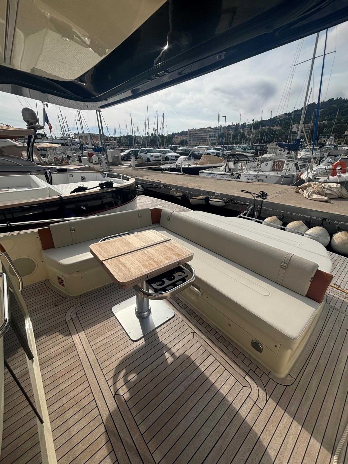 invictus Gt370