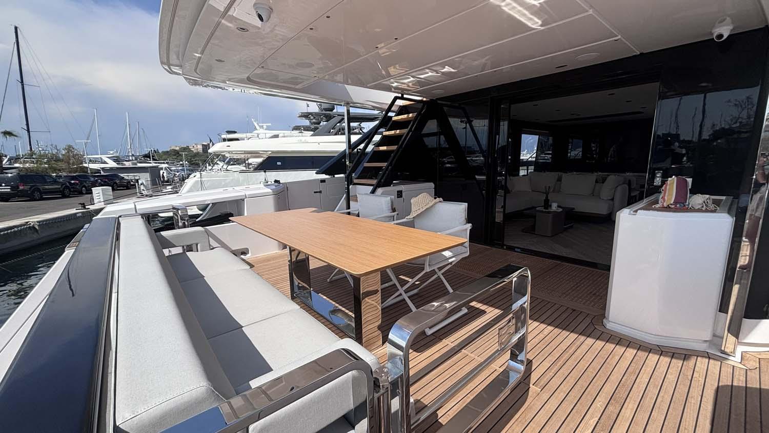 ferretti yachts 800
