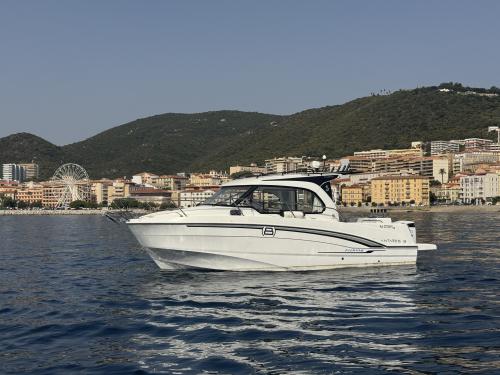 Beneteau antares 8 fishing