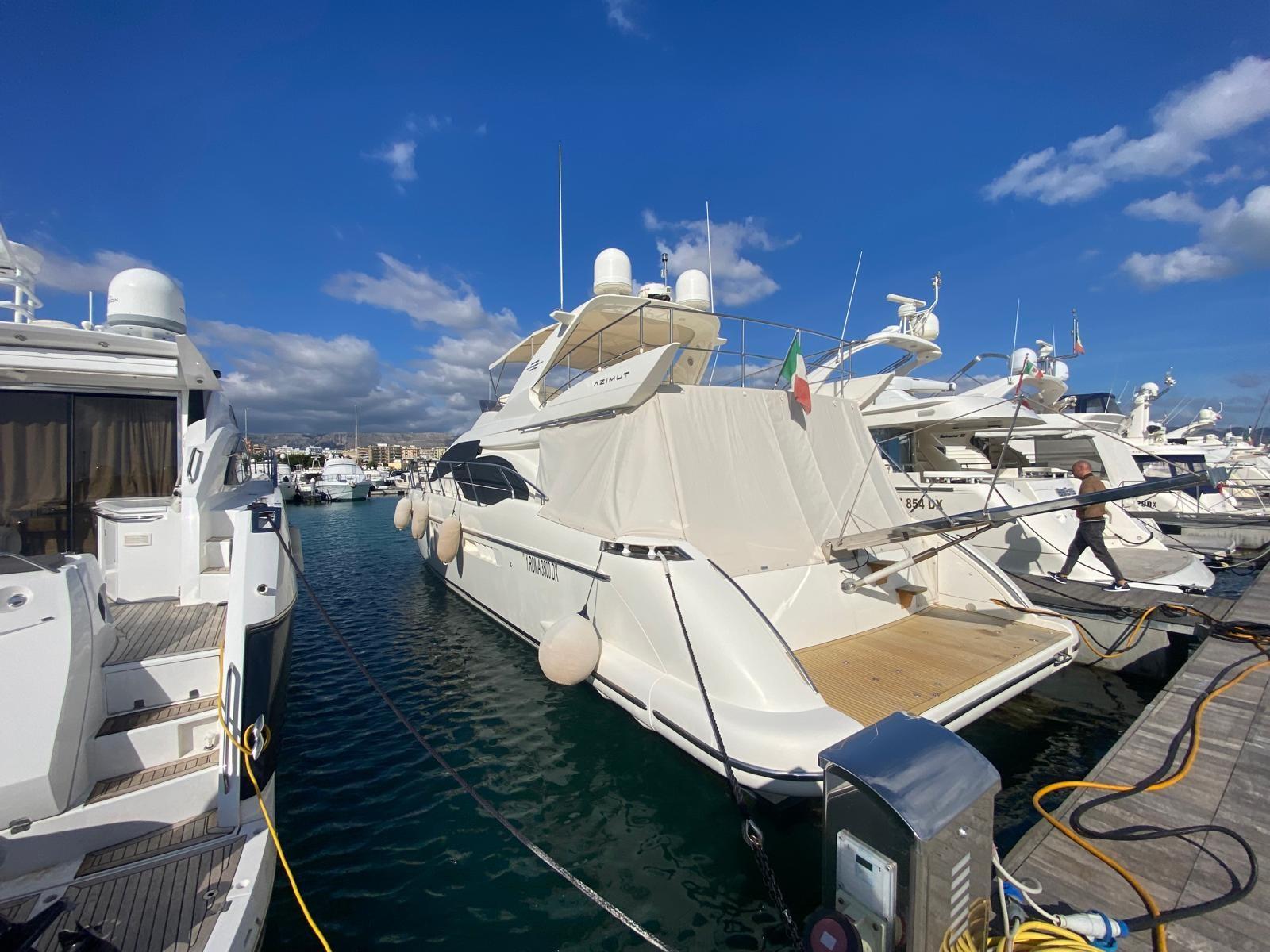 azimut 62